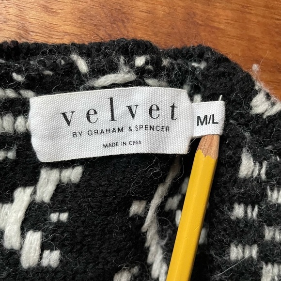 Velvet by Graham & Spencer Black and White Geometric Patterned Open Cardigan - Picture 7 of 13